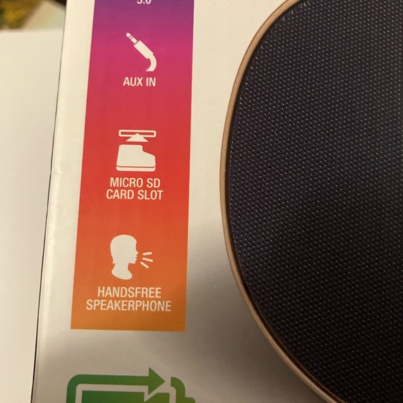 iLIVE Retro  Elegant Black Bluetooth Speaker with Color Changing lights❤️🌺 - Picture 5 of 10